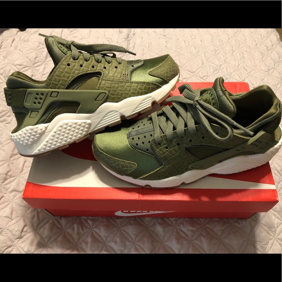 Nike Shoes - Nike Hurache